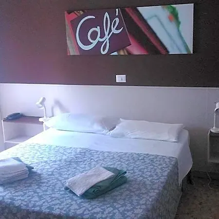 Radio Hotel 2*